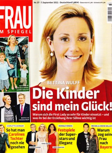 pr-2011-09-07-frau-im-spiegel-1